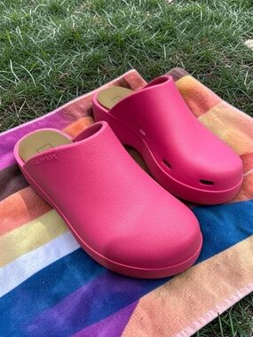 Yellow Box Zippy Clog Hot Pink Slip-On Platform Clogs Size 8